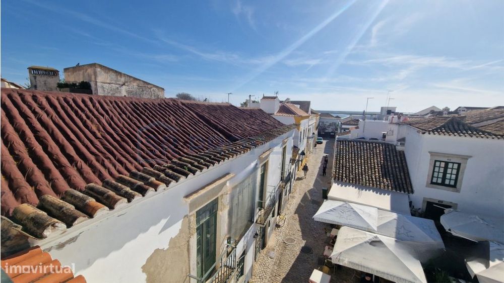 Edifício em ruína para construção de 4 apartamentos e 1 loja junto à S