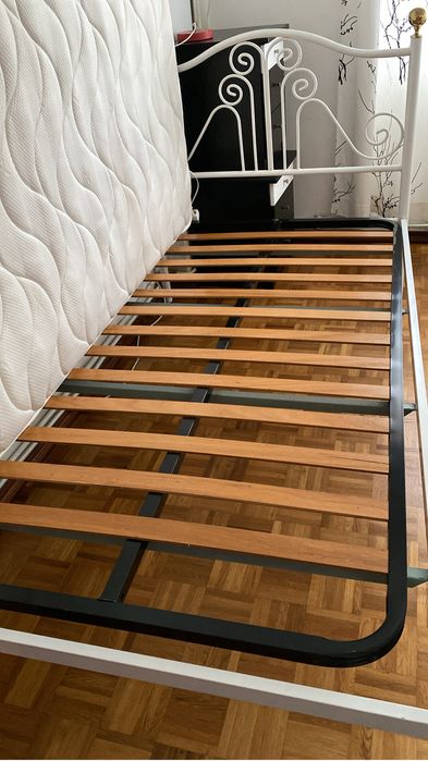 Cama de solteiro de ferro em otimo estado