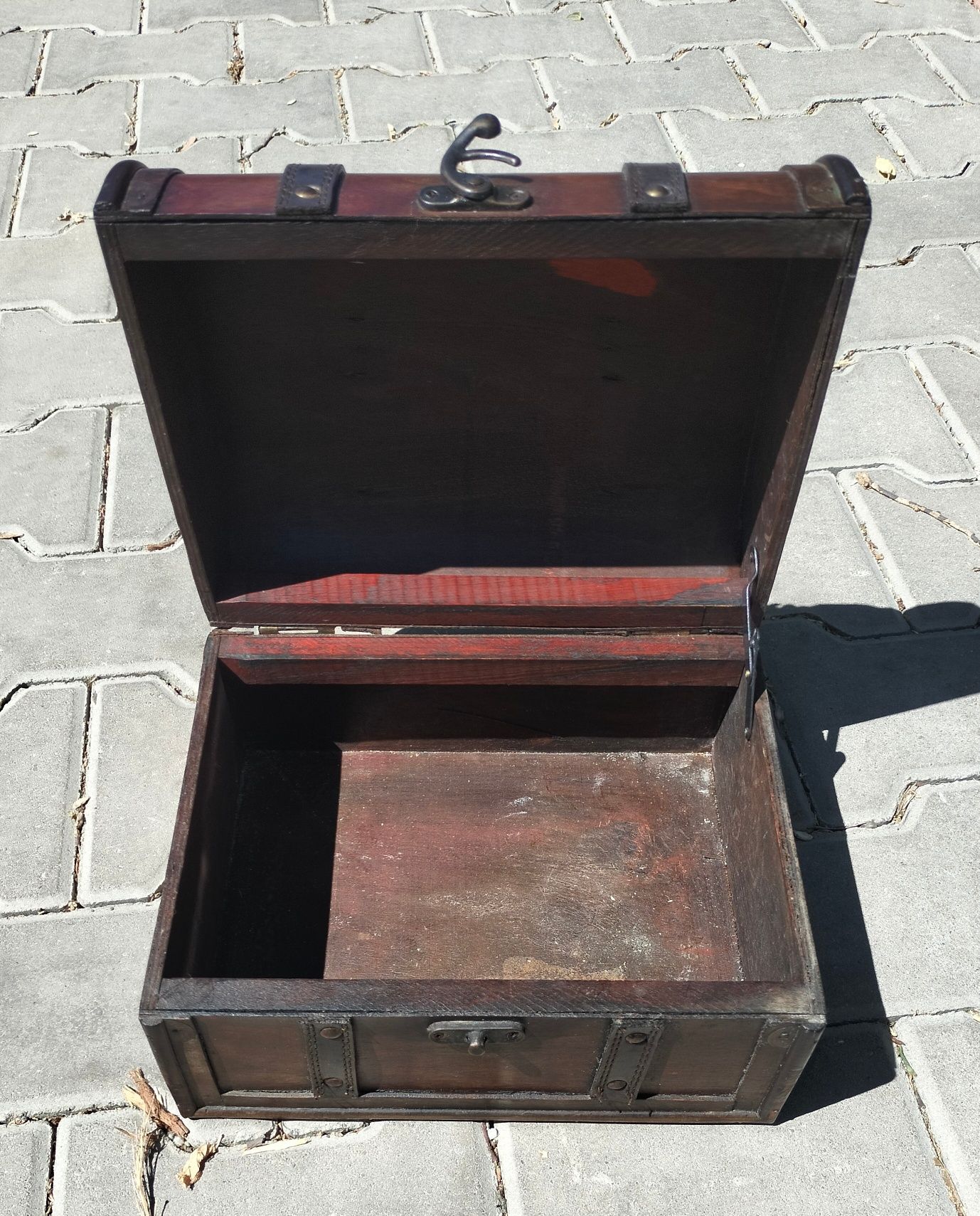 Stary drewniany kuferek kufer makijaż, vintage szkatułka puzderko prl
