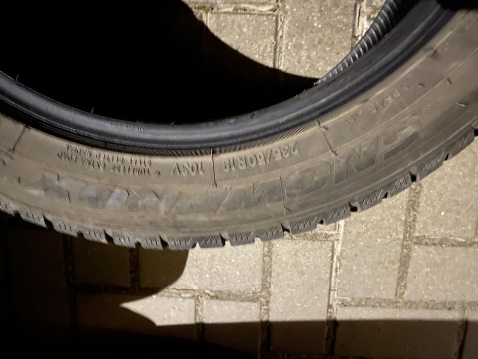 Sprzedam używane zimowe opony 235/50/19