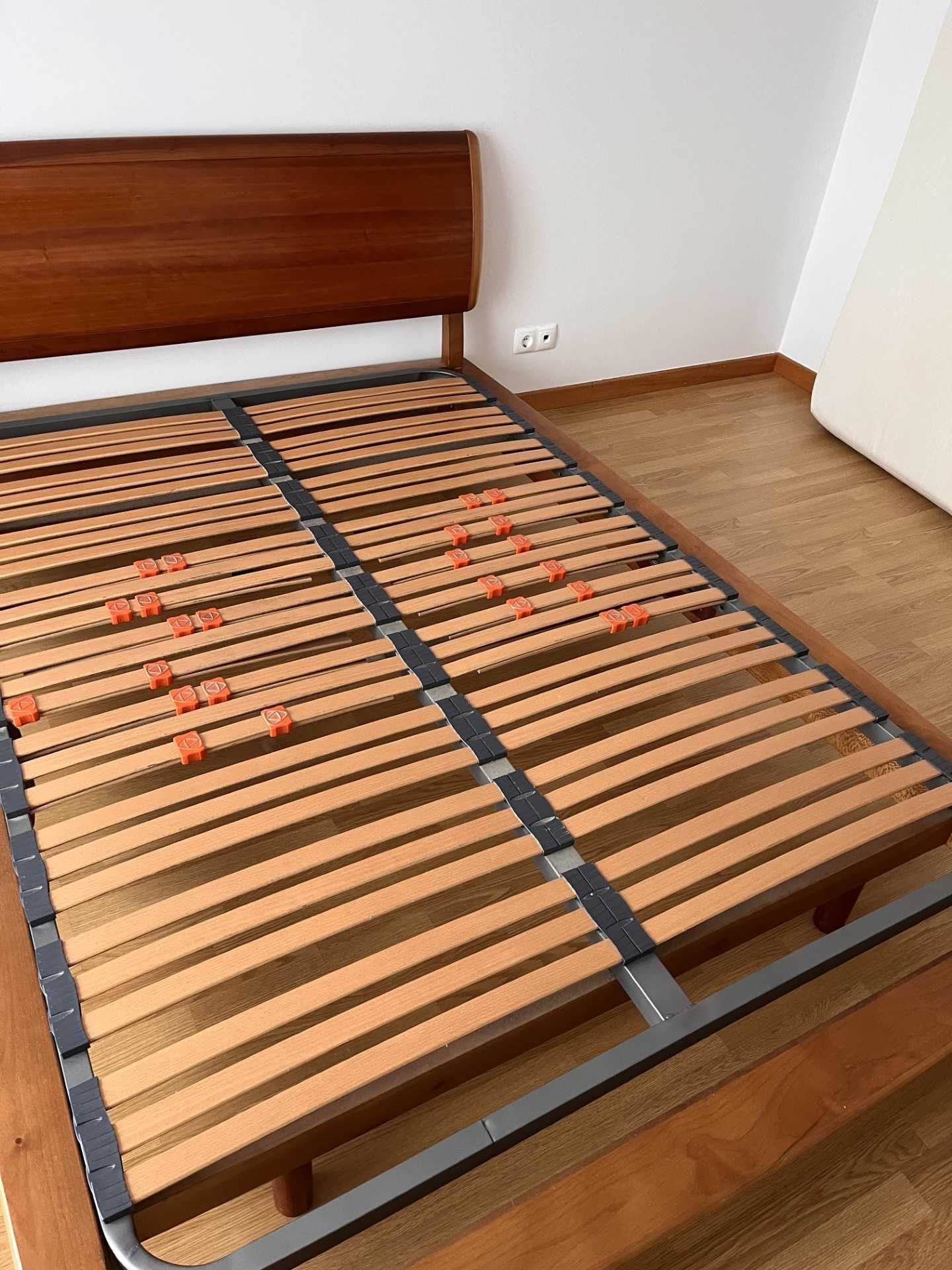 Cama em Cerejeira em excelente estado