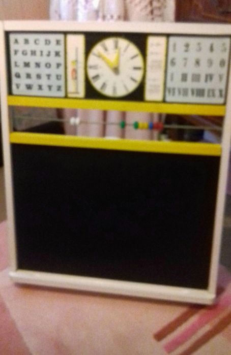 Quadro didático de metal e madeira com lousa