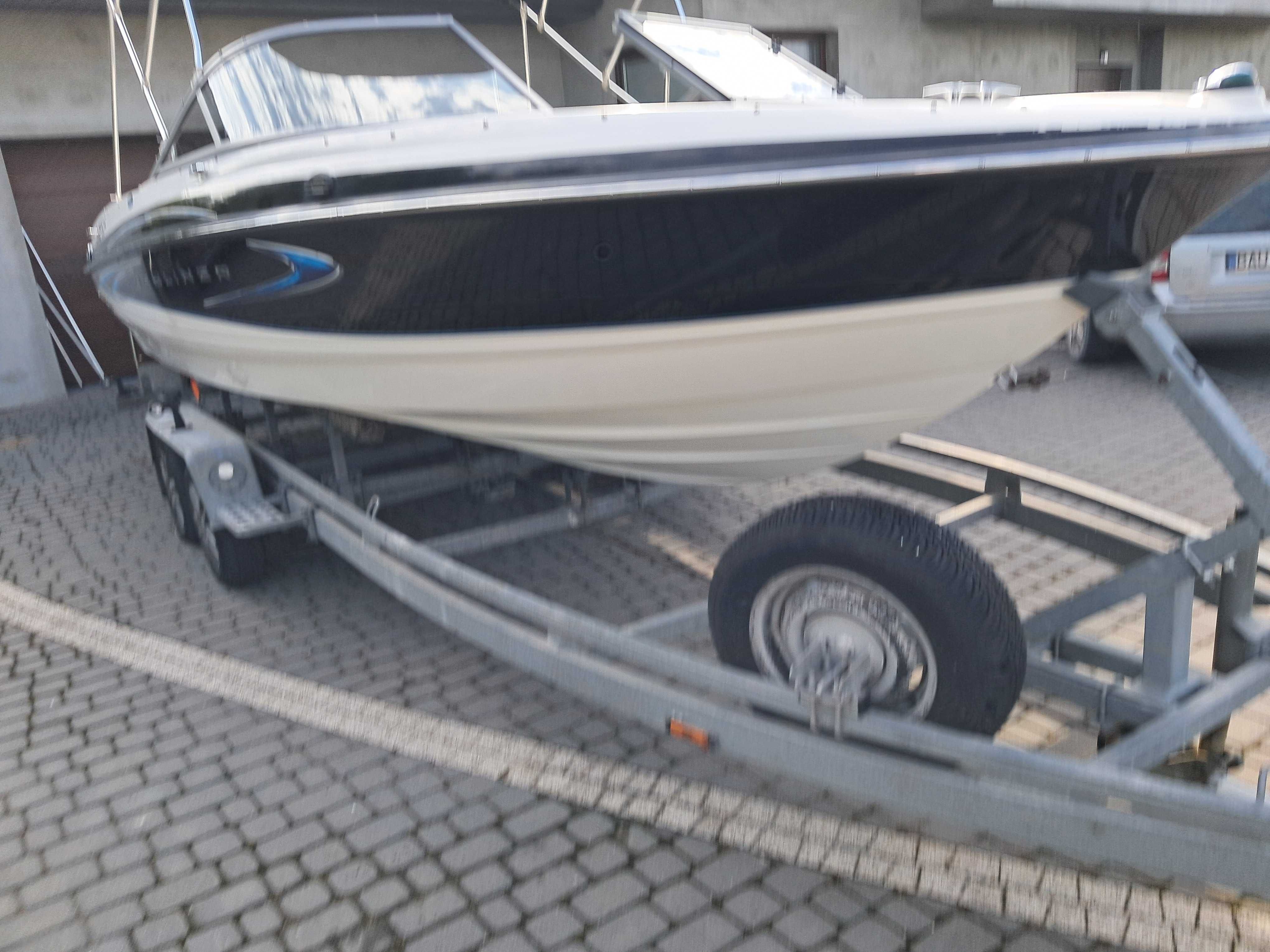 Łódz motorowa Bayliner