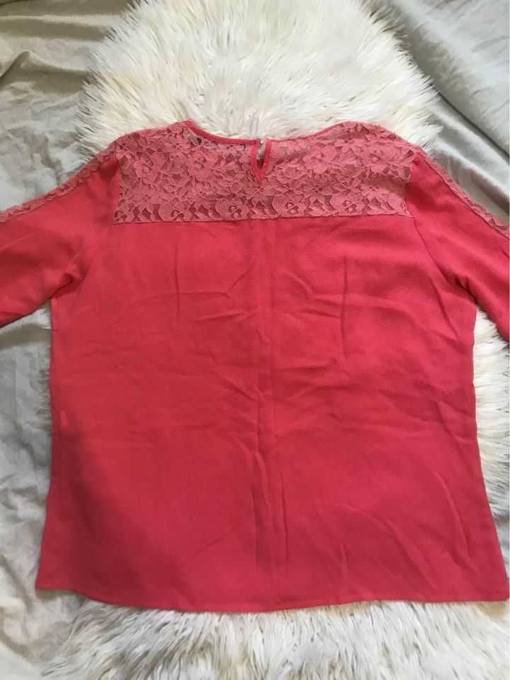 Blusa - Fabricada em Portugal - rosa com detalhe de renda