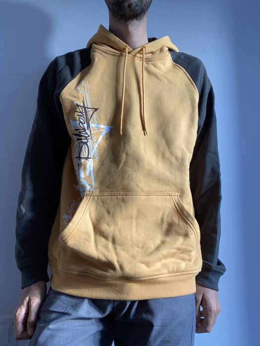 Hoodie Billabong amarelo torrado e verde escuro em bom estado