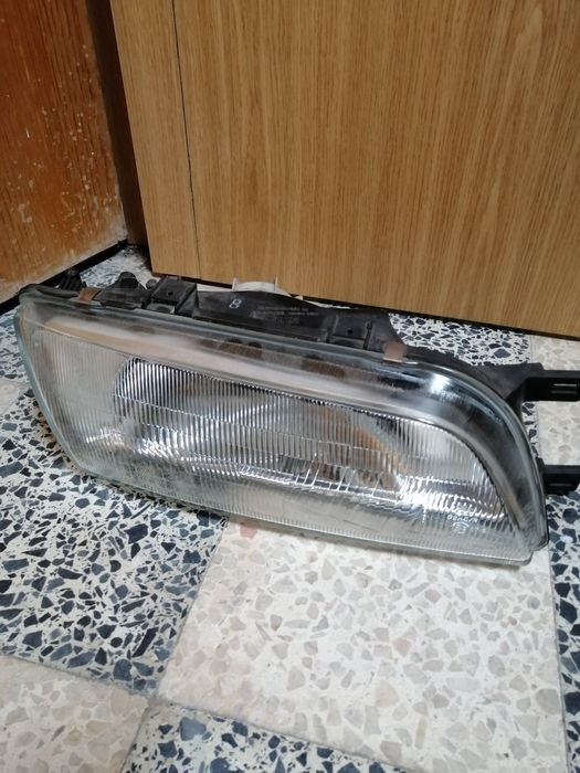 Faróis Nissan Almera