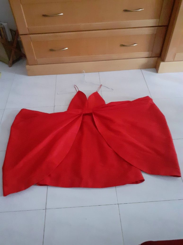 Vestido vermelho C/ laço à frente ( Marca JIjil  ( C/ Novo)