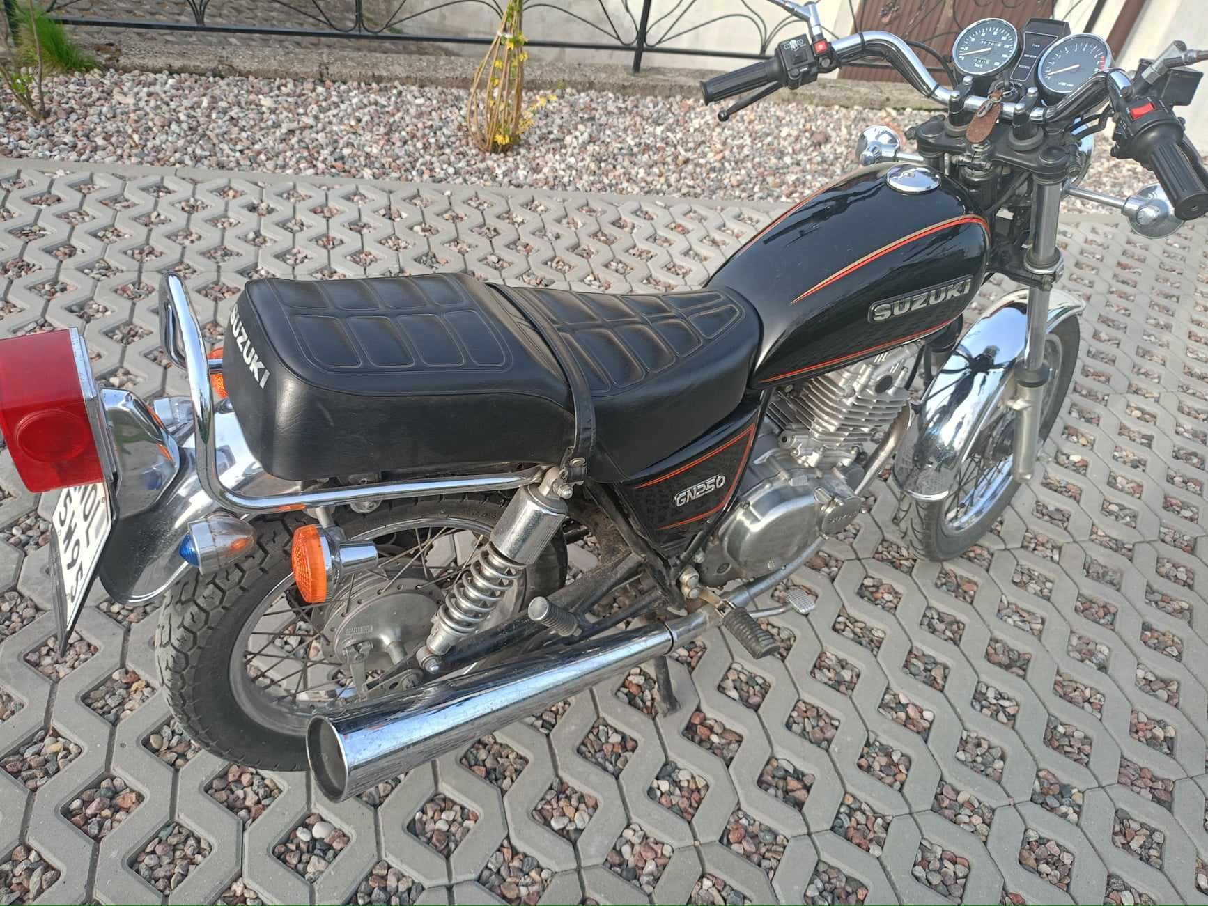 Motocykl SUZUKI GN250