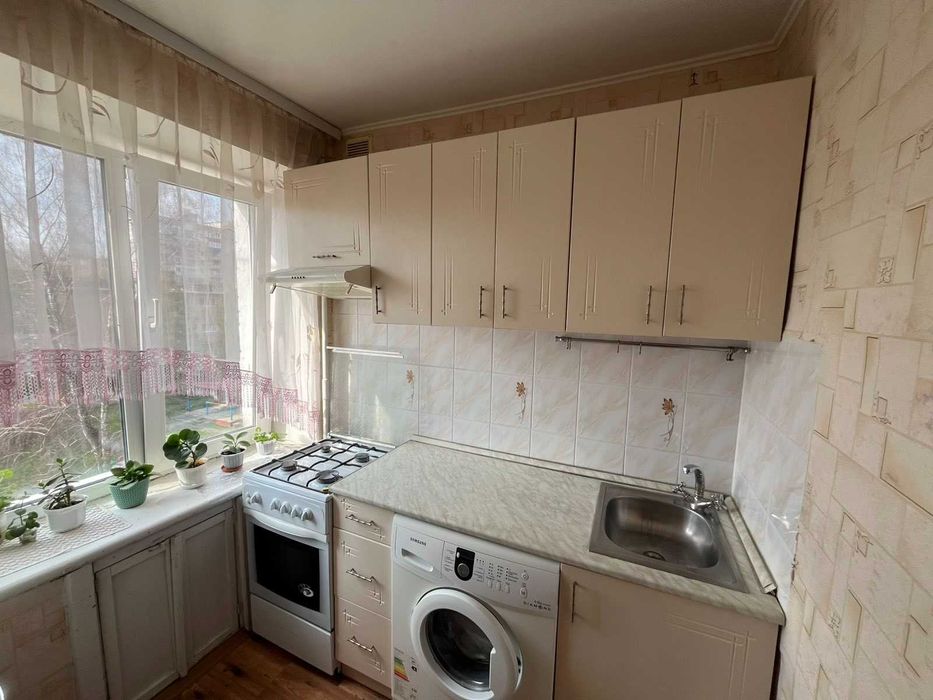 Супер квартира, низ ринку - Виставка, середній поверх, Хороша ціна