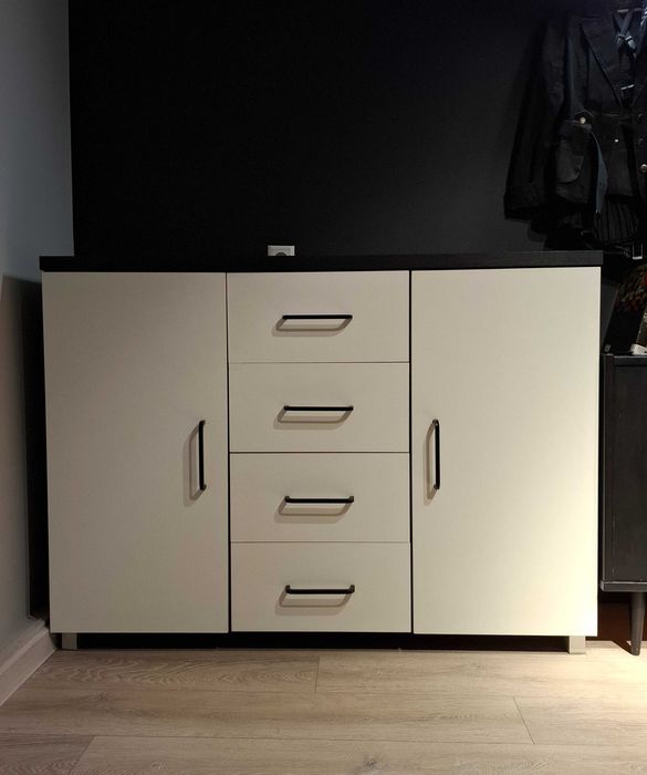 Czarno-biała komoda