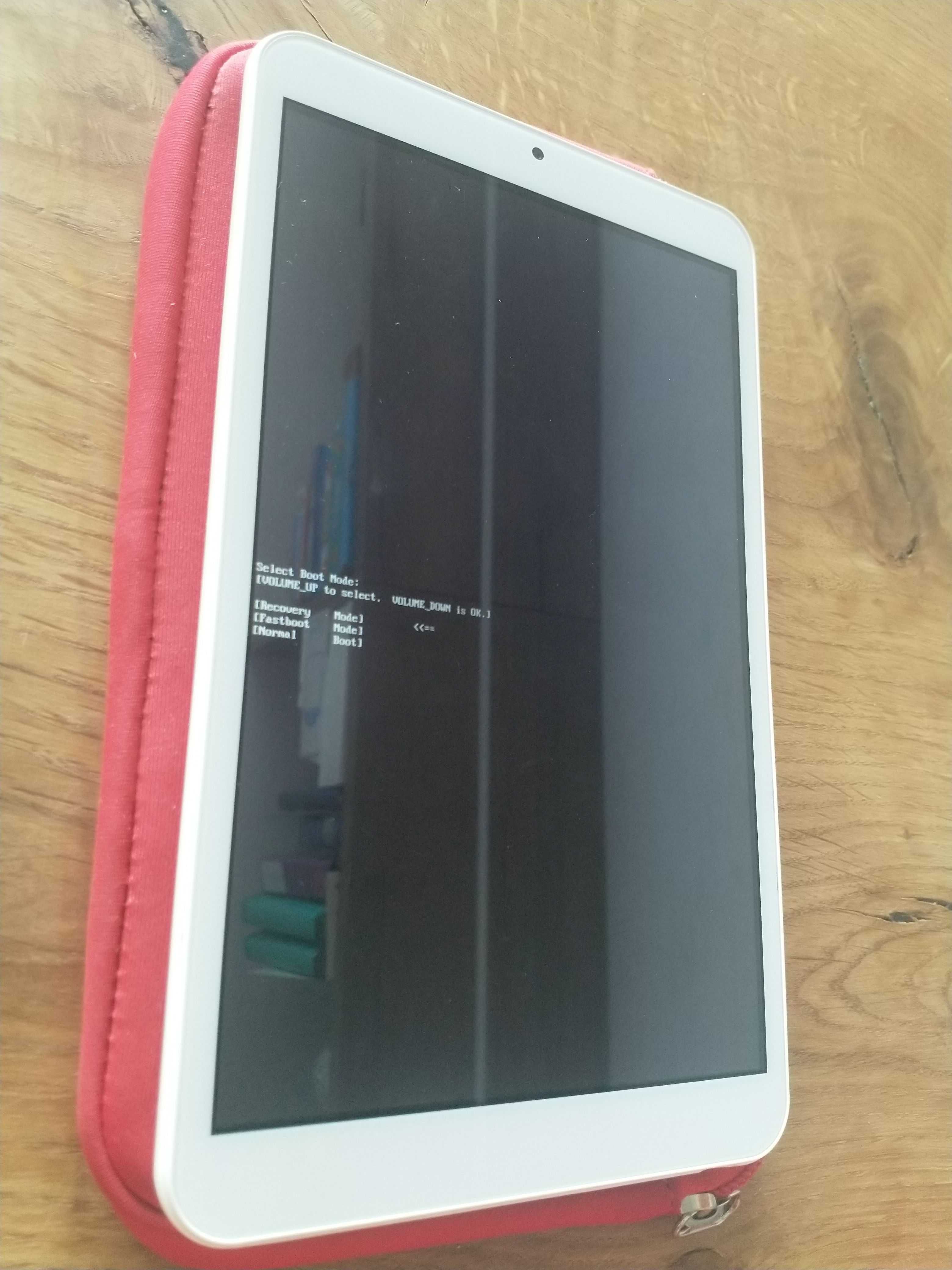 Tablet 8" MediaTek 65xx uszkodzony + karta 16GB Toshiba + etui