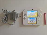 Nintendo 2DS branca e vermelha