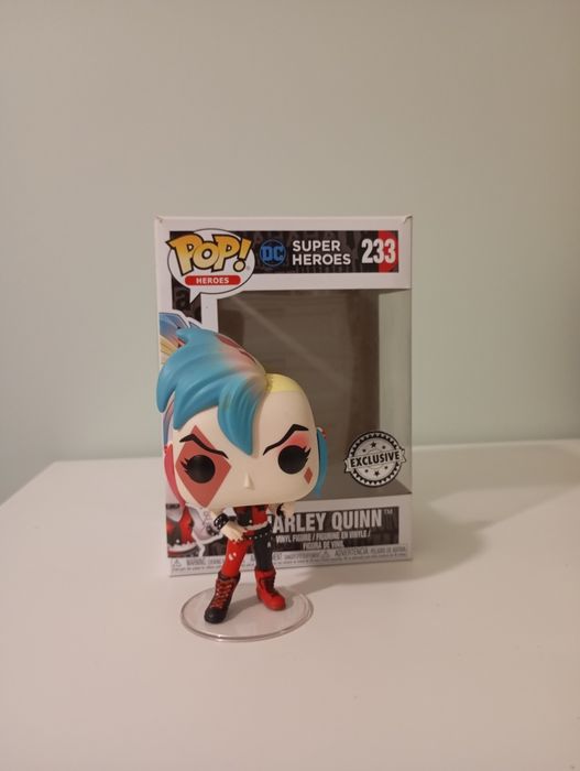 Funko Pop Harley Quinn 233 (edição exclusiva)