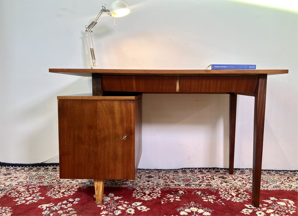 Biurko PRL Typ 20-21 patyczak M Puchała orzech mat vintage renowacja