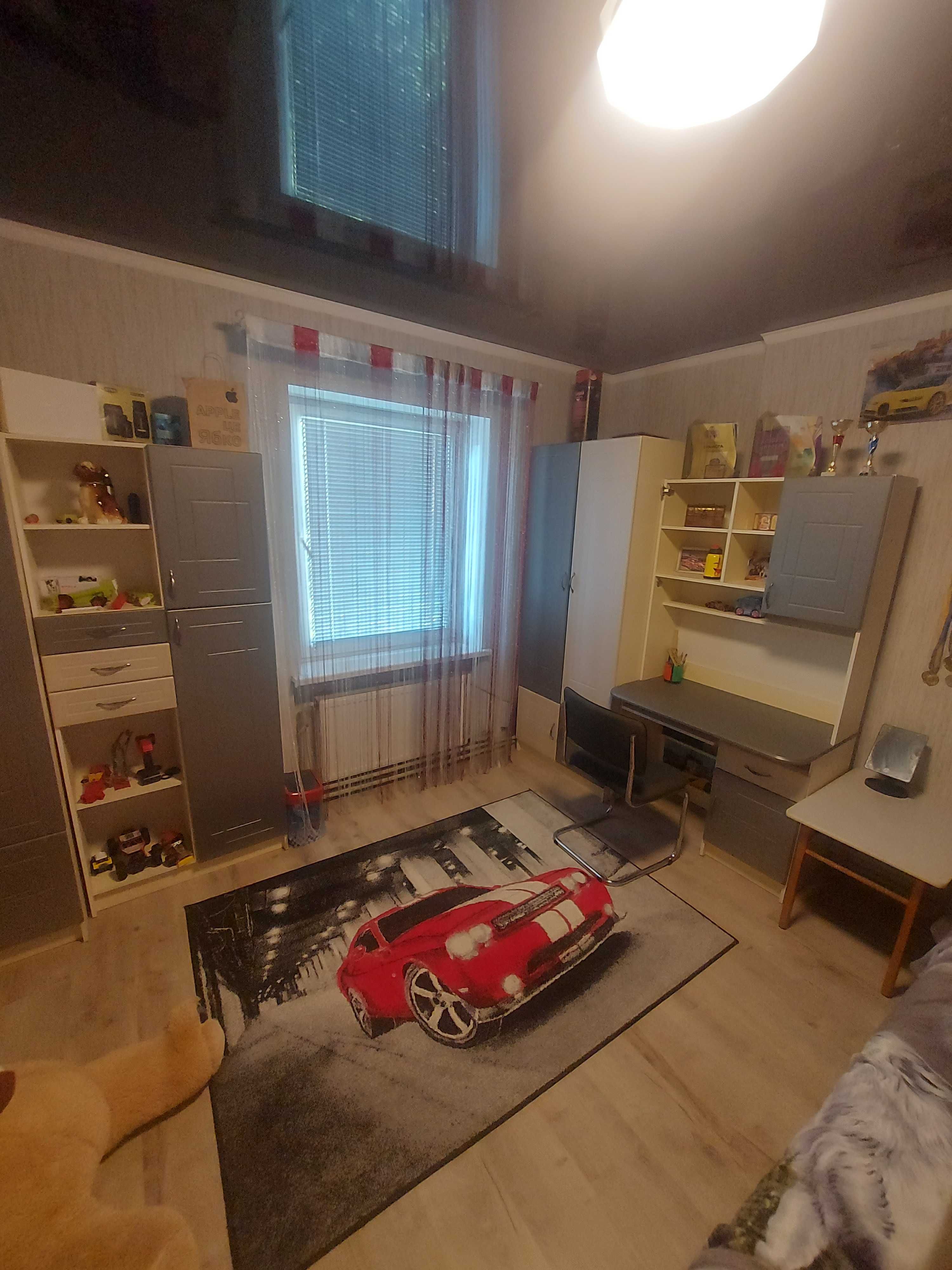 Продам двоповерховий будинок котеджного типу.