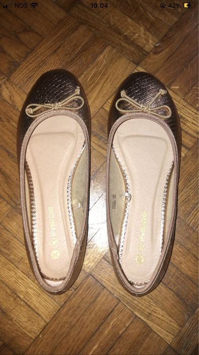 Sapatos/sandalias dourado