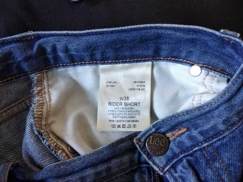 Calções de ganga, marca LEE.