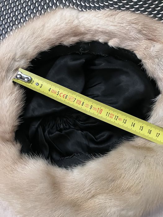 Futrzana czapka.        .