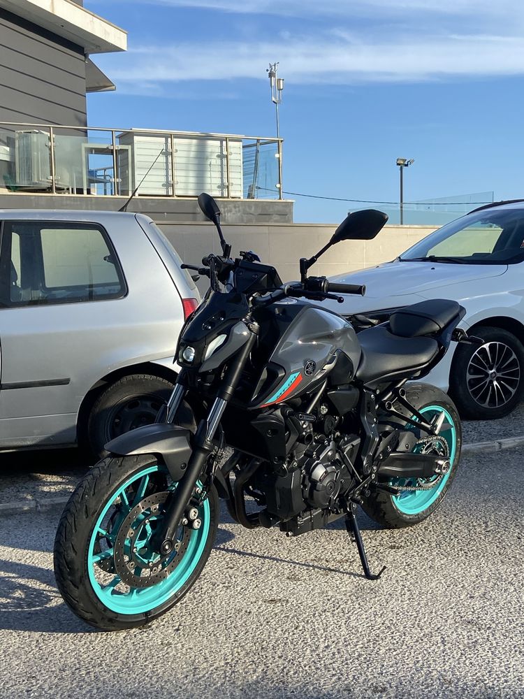 Yamaha MT-07 35kw 2023 deslimitada Akrapovic