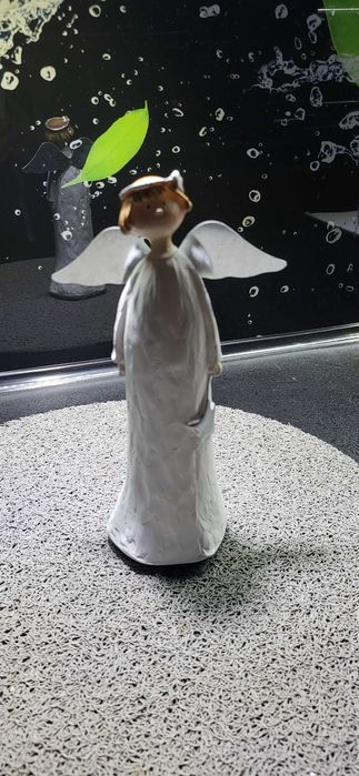 Figurka aniołek.