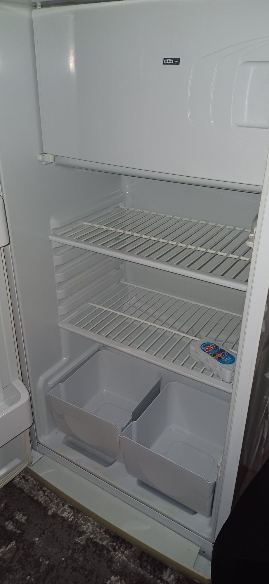 Холодильник Indesit
