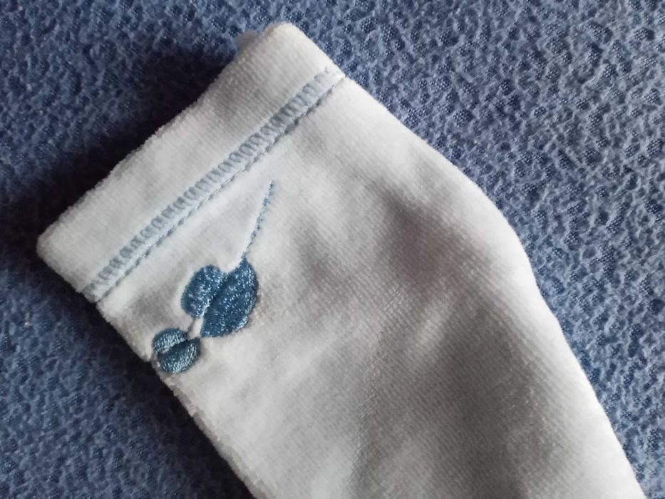 Niebieski welurowy kaftanik dla dziewczynki rozmiar 68