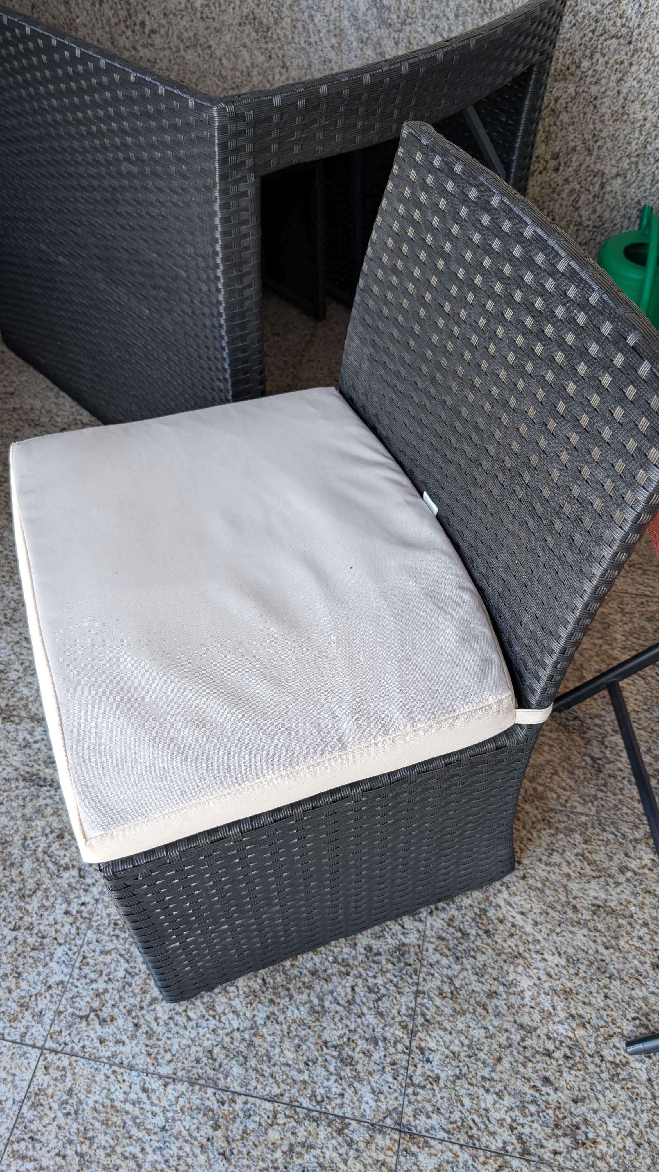 Mesa de Exterior com cadeiras como nova
