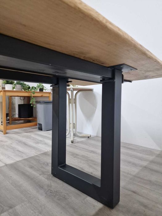 Mesas de Jantar Rústica em Carvalho Maciço com Estrutura Metálica – 4m