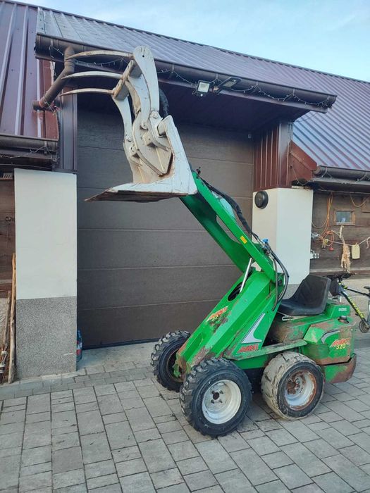 Mini ładowarka Avant 320