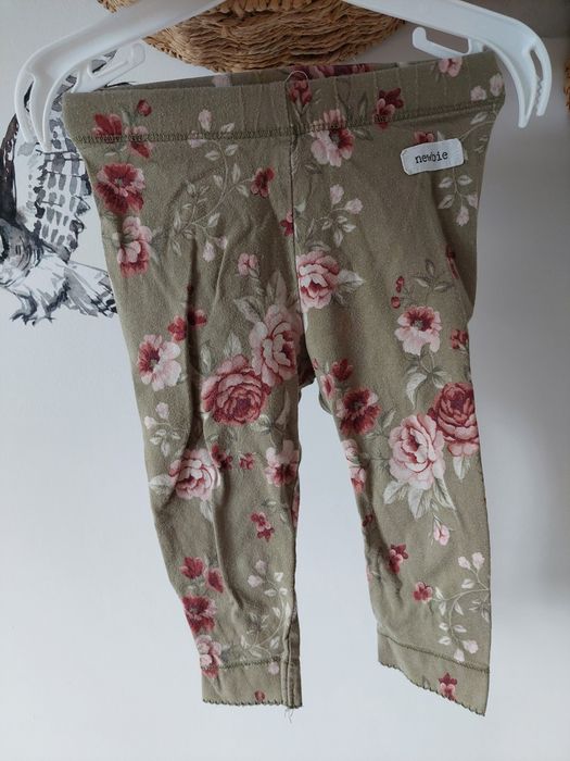 Komplet zestaw Newbie 74 zielony body legginsy falbanka kwiaty