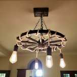 Lampa z koła od wozu żyrandol loft retro do altany salonu wisząca boho