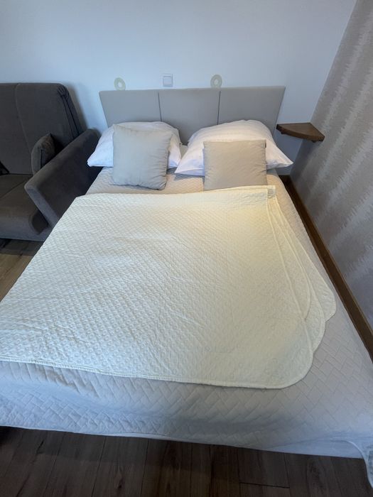 Duza cytrynowa narzuta na duze lozko malzenskie
