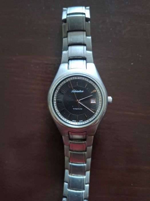 Sprzedam zegarek Adriatica w kolorze czarnym z bransoletką