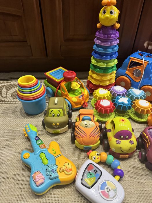 Іграшки, сортери, машинки, гірки, музичні іграшки.