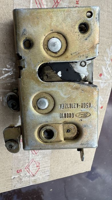 Замок правої передньої двері на Ford Scorpio 1991