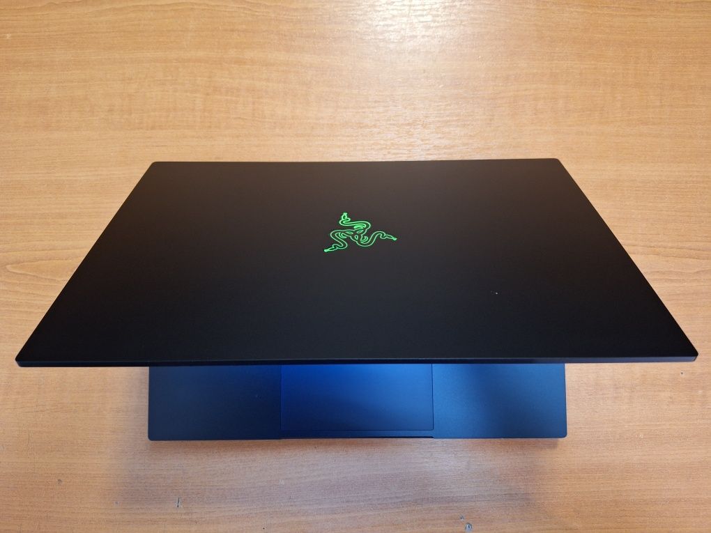 Razer Blade 15 Base i7-10750H RTX 3070 8Gb DDR4 32Gb SSD 1Tb