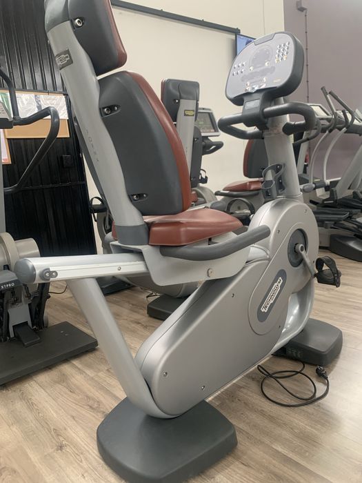 Bicicleta reclinada technogym