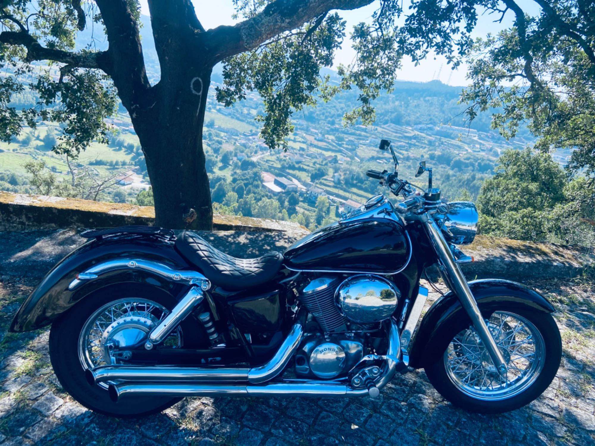 Honda Shadow 750.