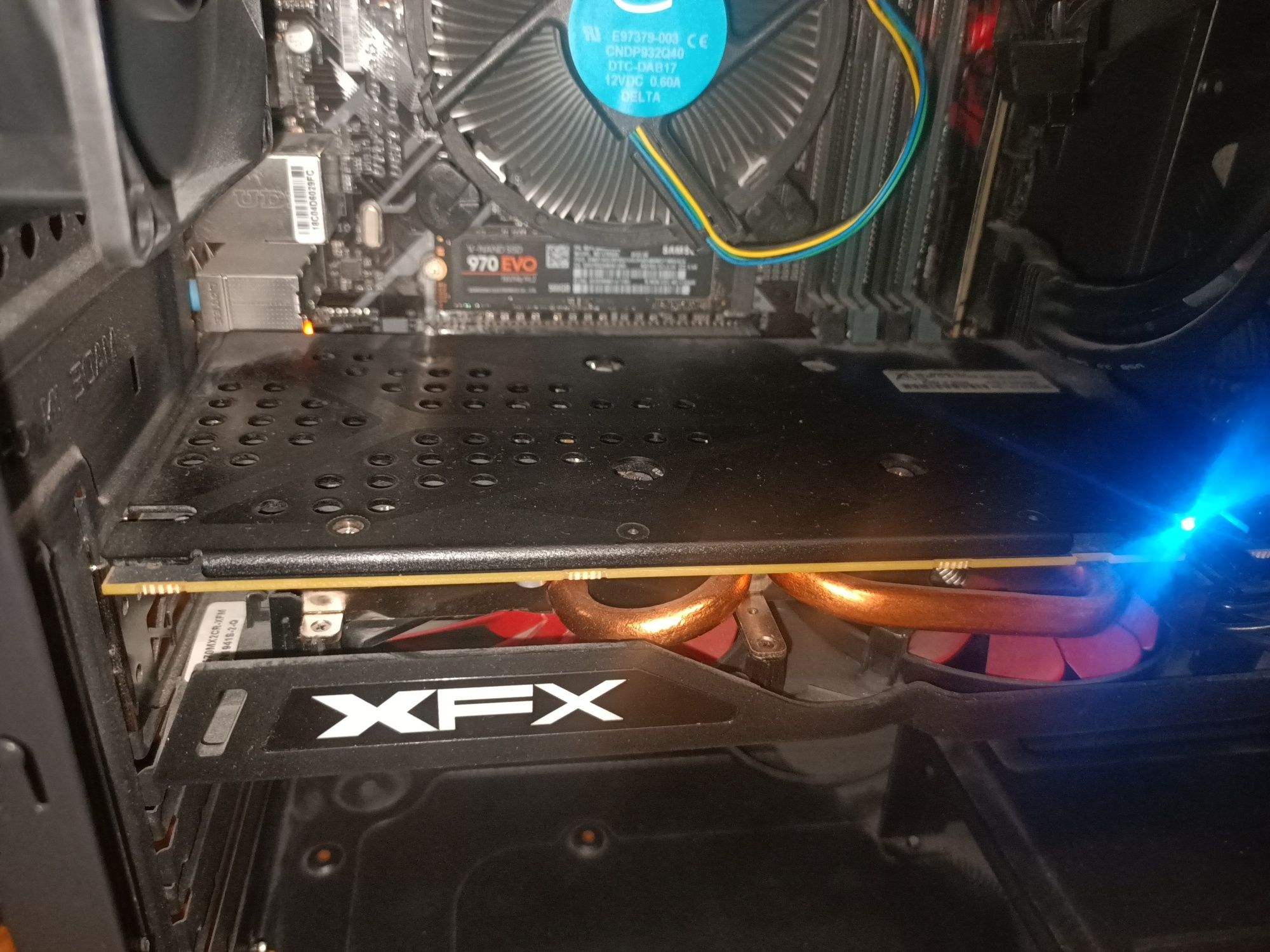 Komputer gamingowy z monitorem  i3-9100F/SSD970EVO500GB/RAM16GB3000MHz