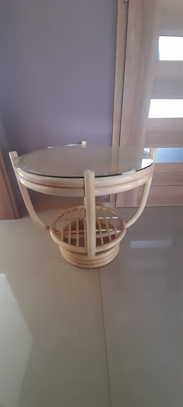 Stolik bambusowy z szybą