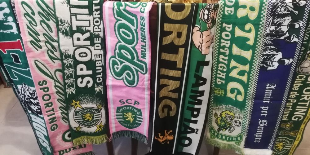26 Cachecois e uma Bandeira do Sporting