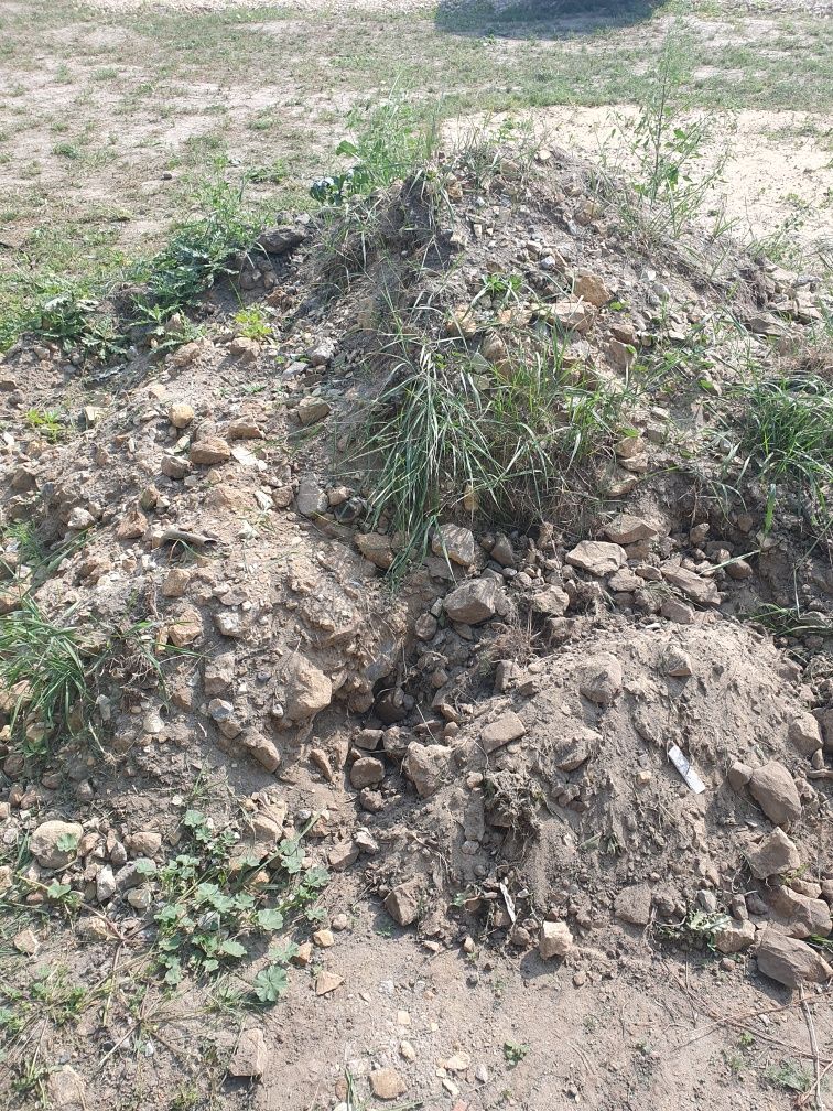 Oddam ziemię kamień gruz na podniesienie terenu utwardzenie drogi