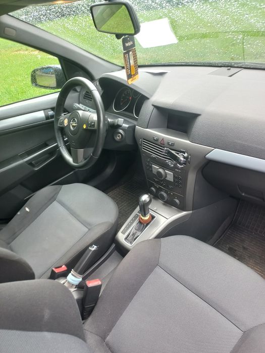 Продам опель астра Н 1.8 автомат