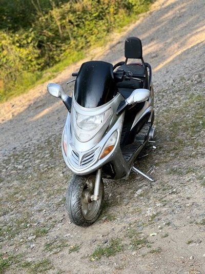 Продам скутер 150 кубів