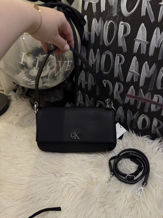 Сумка чорна шкіряна Calvin Klein з даома ремінцями