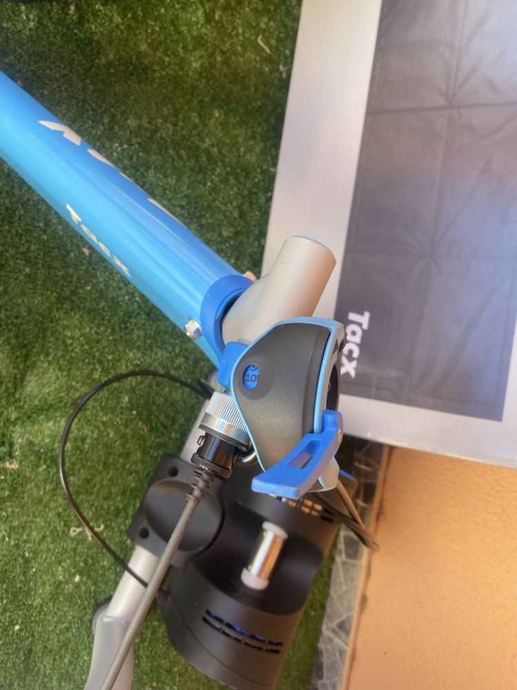 Rolo Tacx Booster + Tapete dobravél + Mala de transporte