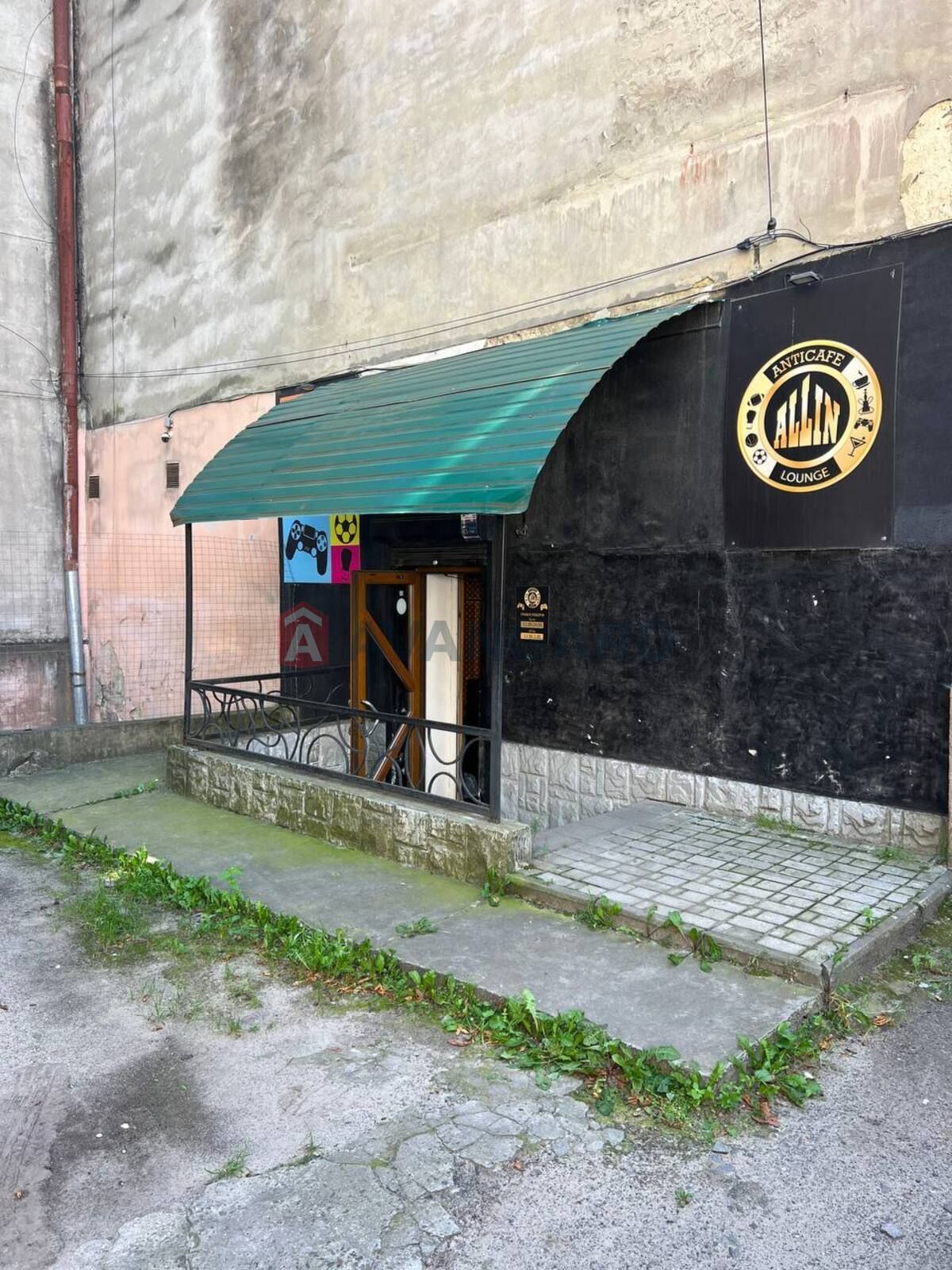 Продаж комерційного приміщення, вул. Чупринки 20, Франківський район