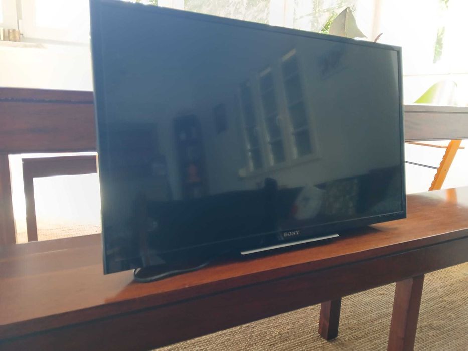 Televisão Sony Bravia 32" – Full HD + Suporte de parede