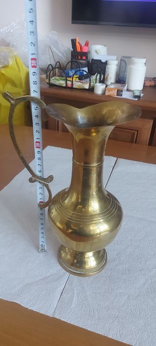Mosiężny dzban .