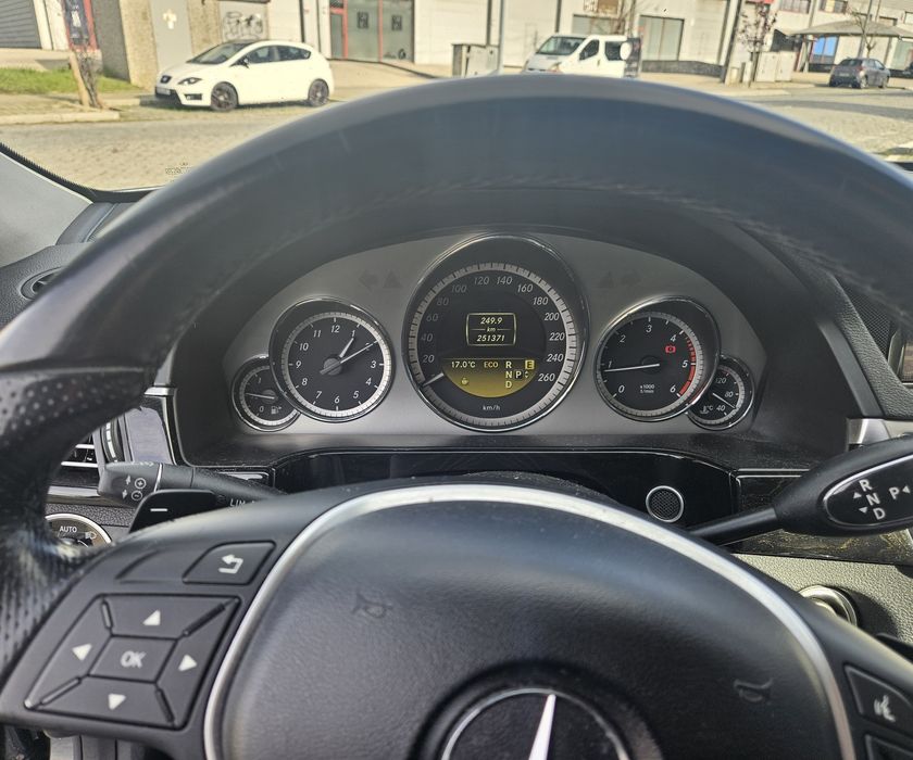 Mercedes-Benz E250 CDI BlueEFFICIENCY Avantgarde